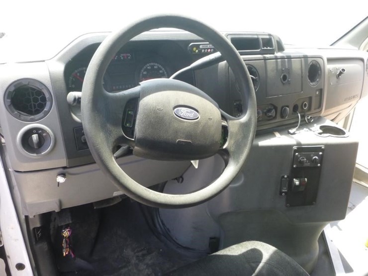 2017-ford-e450-image-14