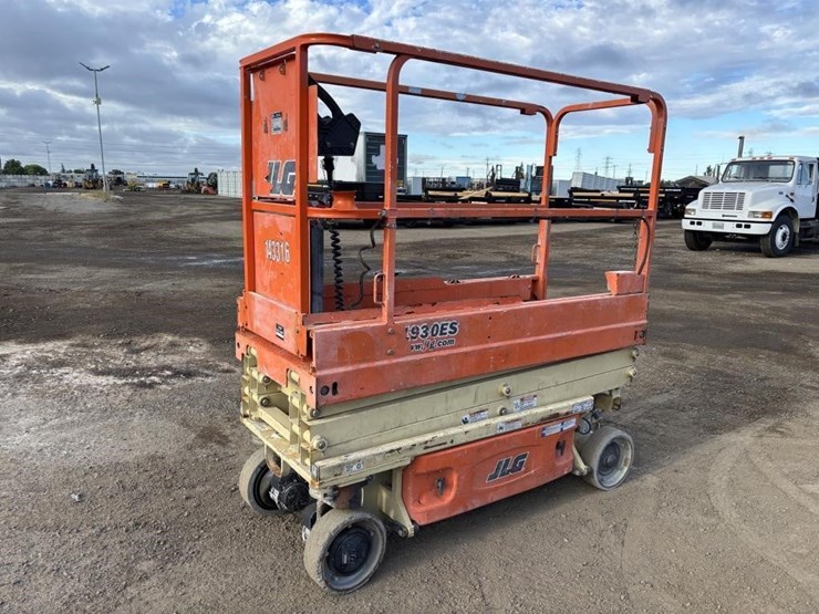 2015-jlg-1930es-image-1