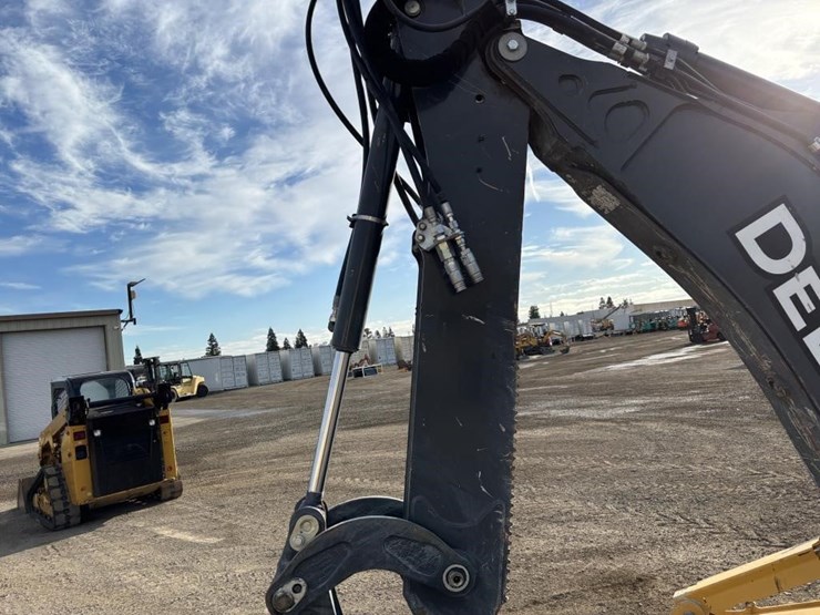 2020-deere-310l-ep-image-21