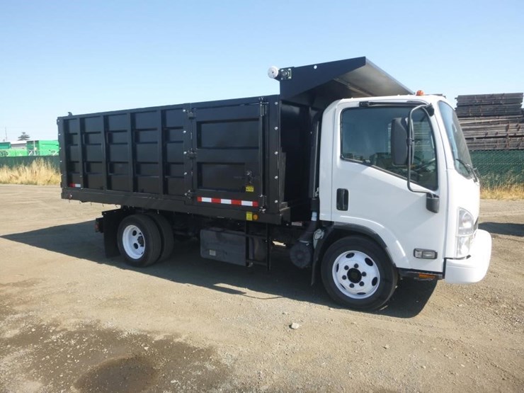 2017-isuzu-nqr-image-2