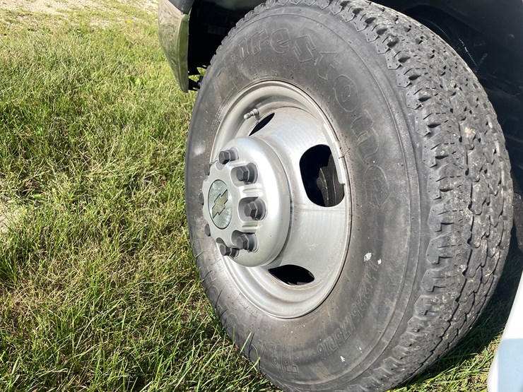 2005-chevrolet-3500-image-33