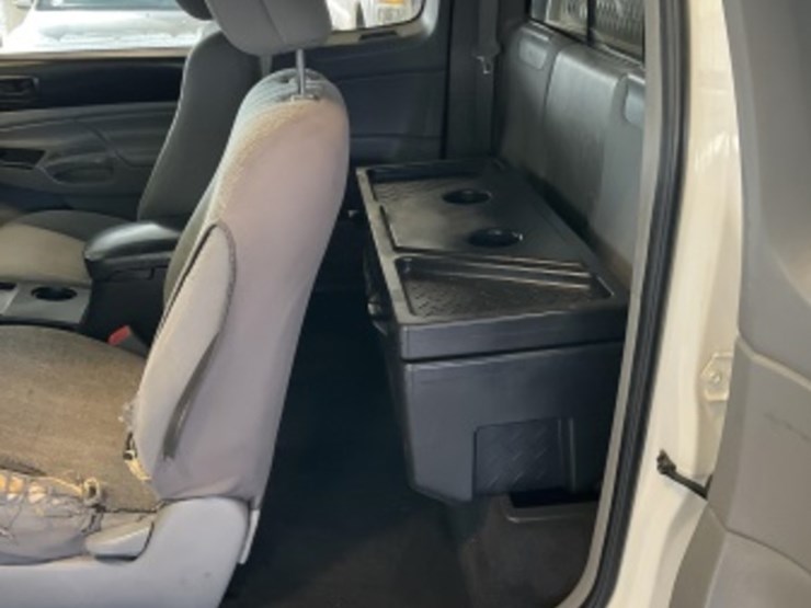 2014-toyota-tacoma-image-24