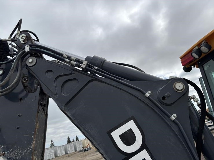 2019-deere-310l-ep-image-22