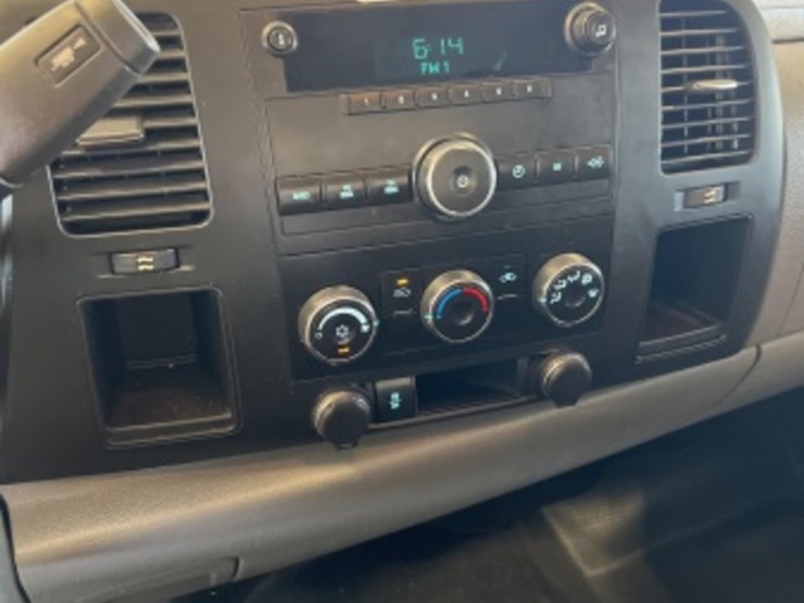 2013-chevrolet-silverado-1500-image-17