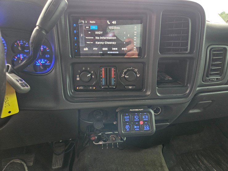 2005-chevrolet-silverado-image-47