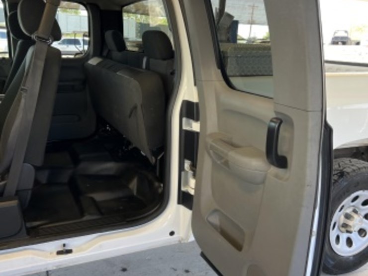 2013-chevrolet-silverado-1500-image-22