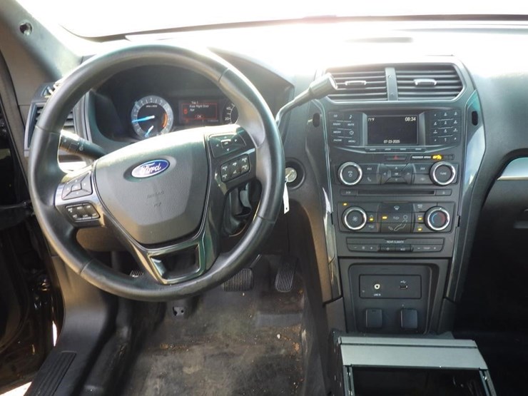 2017-ford-explorer-image-9