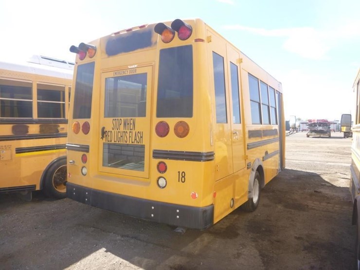 2009-ford-e450-image-3