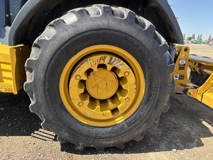 2021-deere-210l-image-28