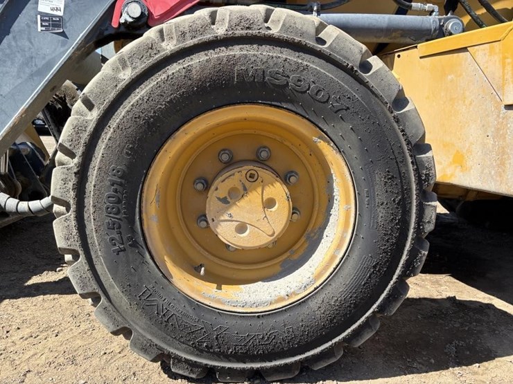 2020-deere-410l-image-27