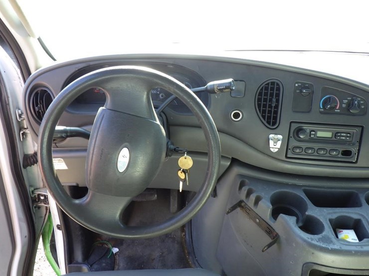 2003-ford-cargo-image-9