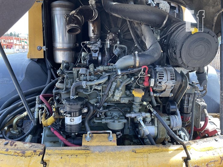 2019-deere-344l-image-11