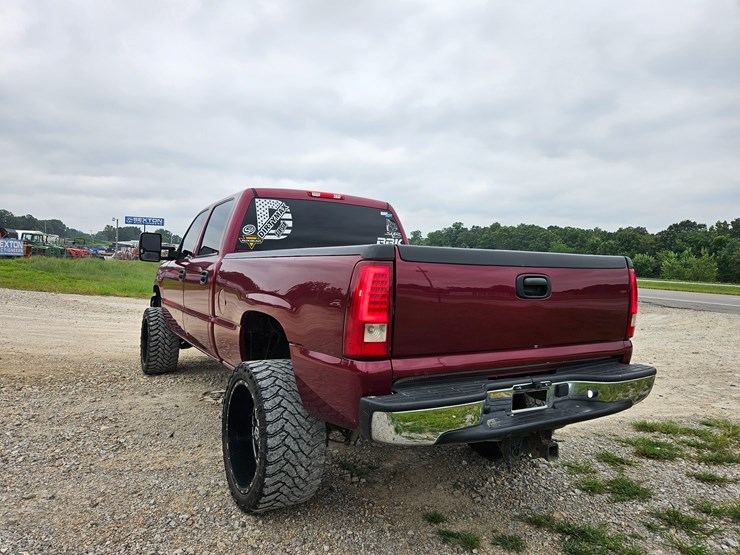 2005-chevrolet-silverado-image-12