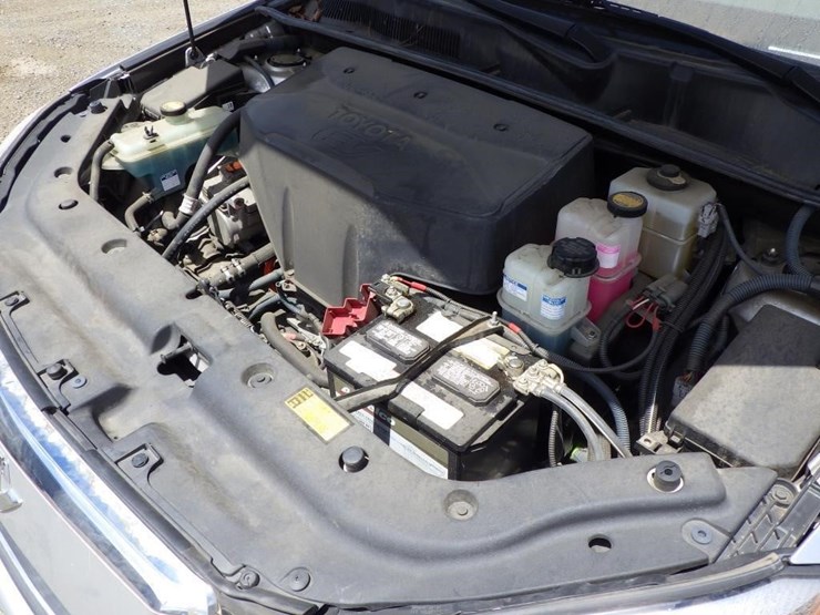 2014-toyota-rav4-image-10