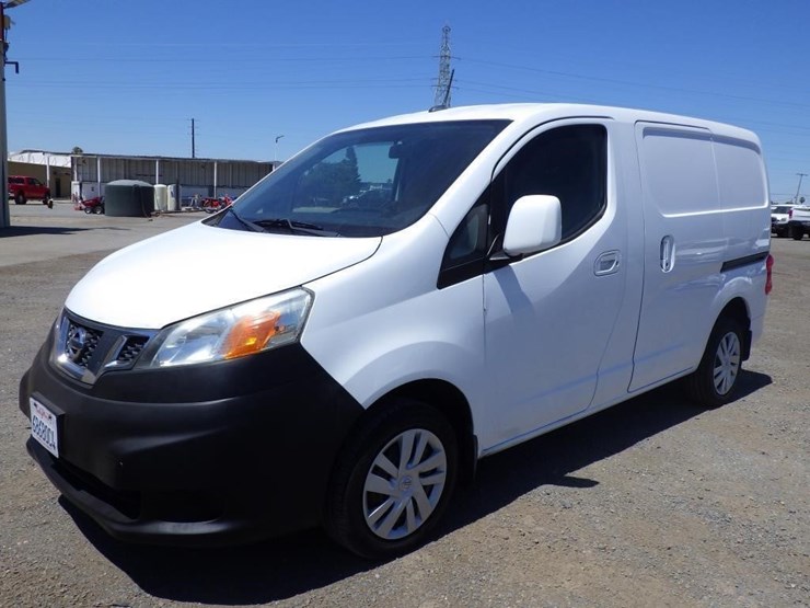 2013-nissan-nv200-image-1