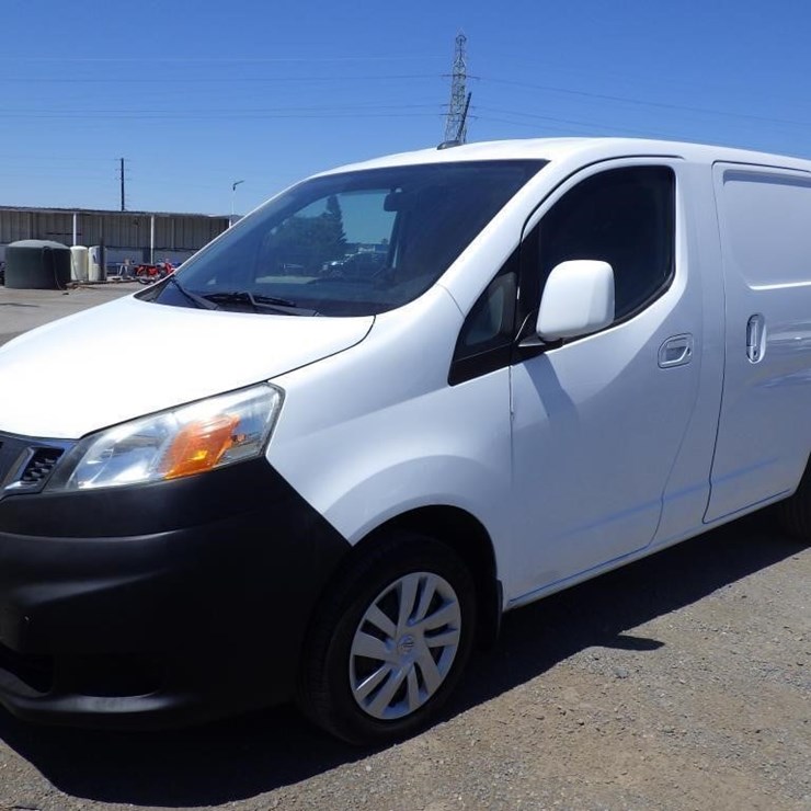 2013 NISSAN NV200
