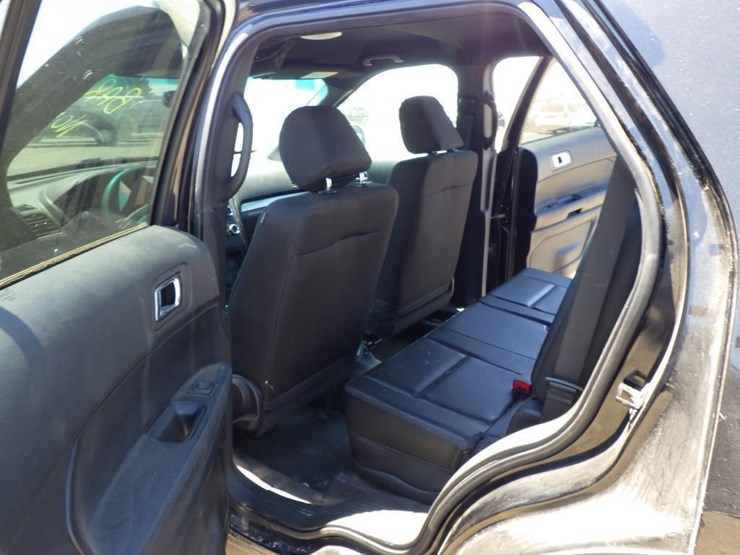 2016-ford-explorer-image-8