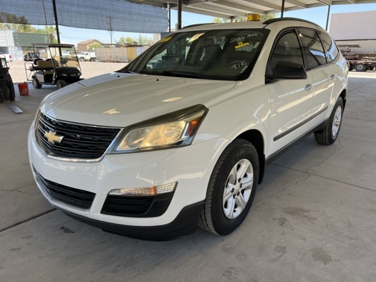 2016-chevrolet-traverse-ls-image-4