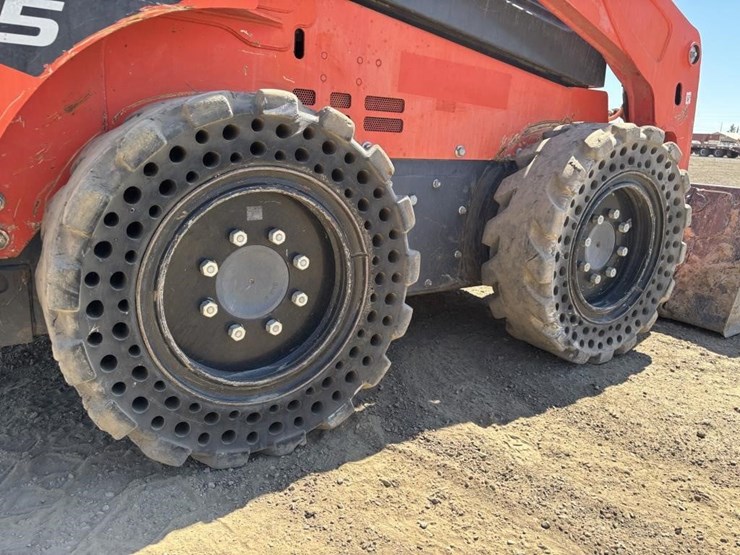 kubota-ssv65-image-17