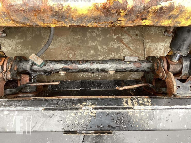 2019-caterpillar-236d-image-10