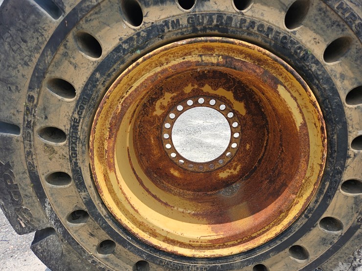 #18788-•-solid-loader-tires-image-9