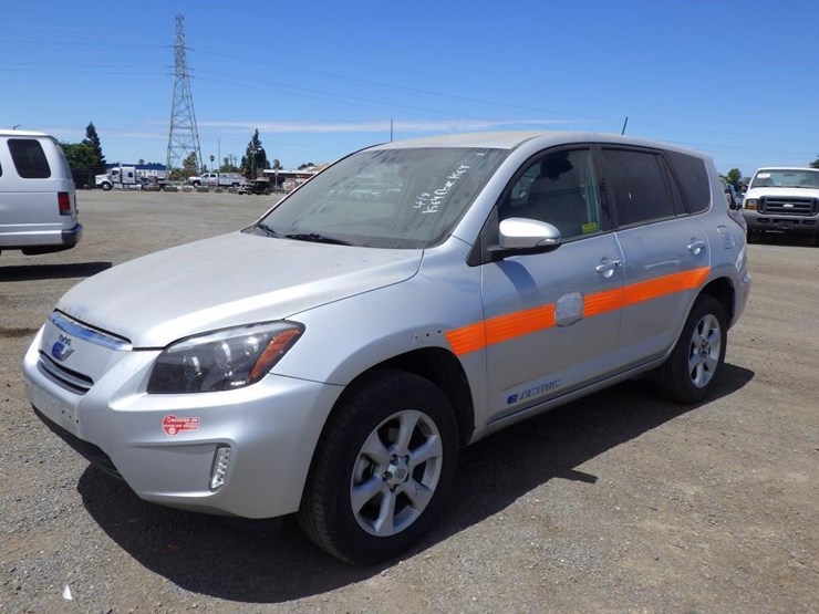 2014-toyota-rav4-image-1