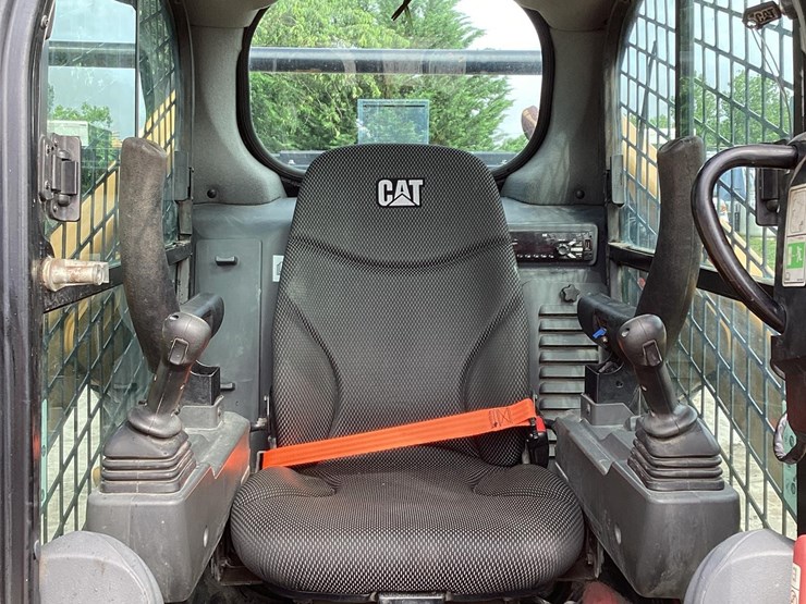 2020-caterpillar-289d3-image-15