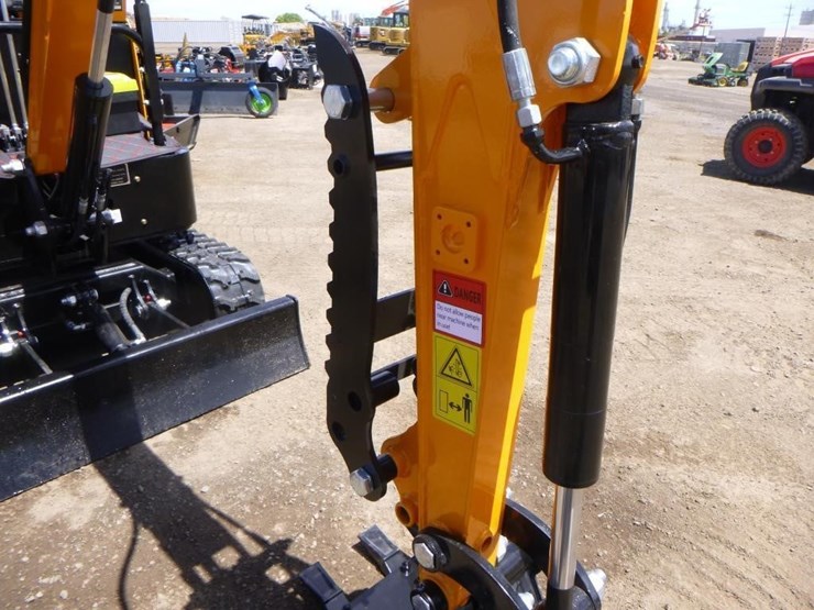 2025-vicsec-vc15-hydraulic-excavator-image-12