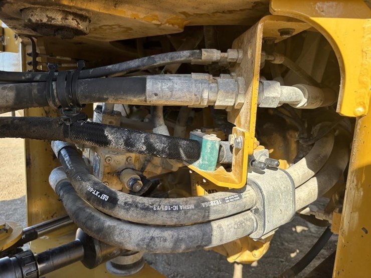 2019-caterpillar-930m-image-22
