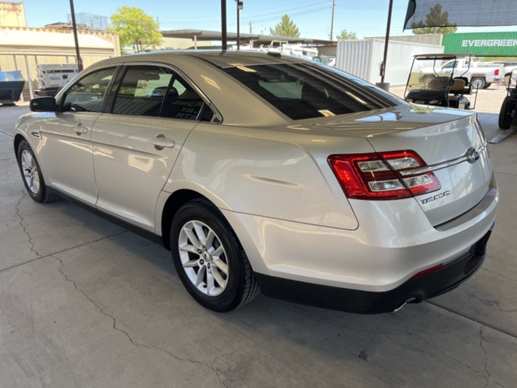 2013-ford-taurus-se-sdn-image-5