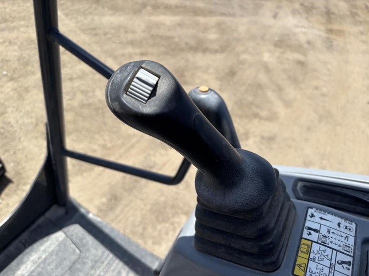 2022-bobcat-e20-image-30