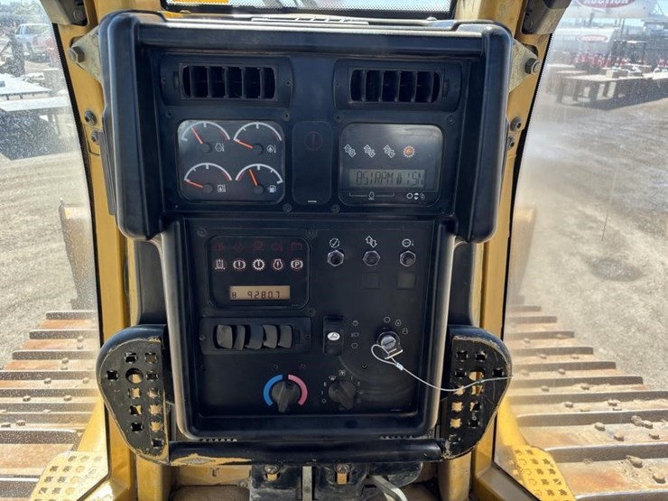 2006-caterpillar-d6n-image-34