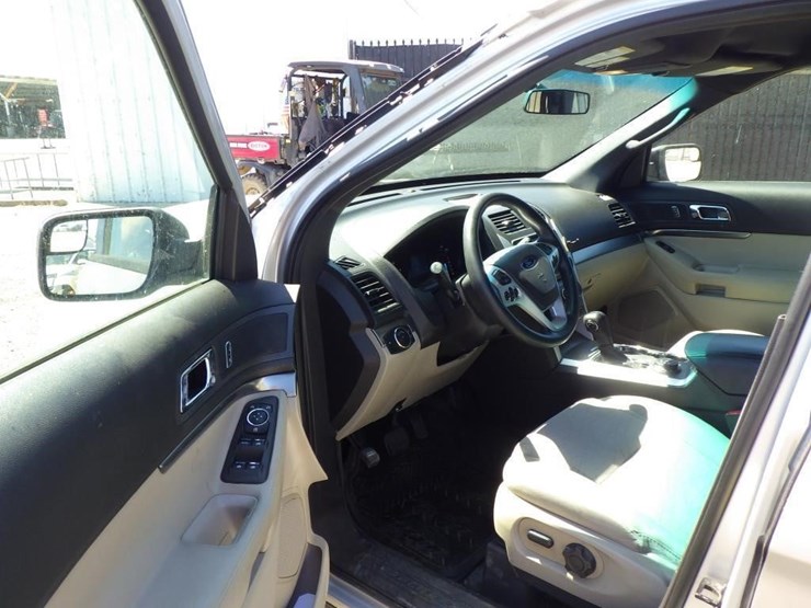 2015-ford-explorer-image-5