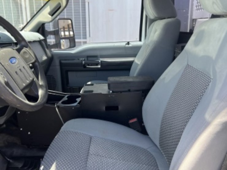 2016-ford-f550-image-28