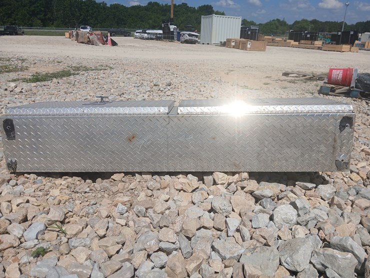 #18858-•-diamond-plate-tool-box-image-11