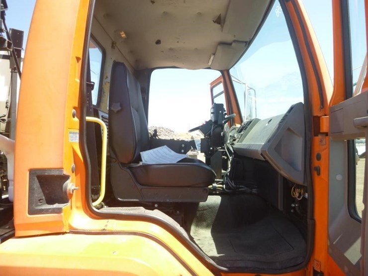 2000-freightliner-fc70-image-18
