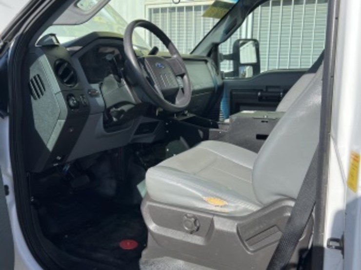 2016-ford-f550-image-27