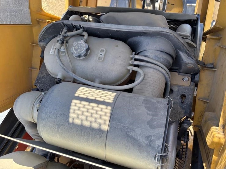 2020-deere-410l-image-53