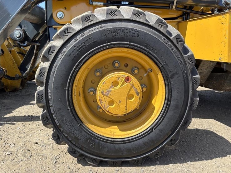 2019-deere-210l-image-24