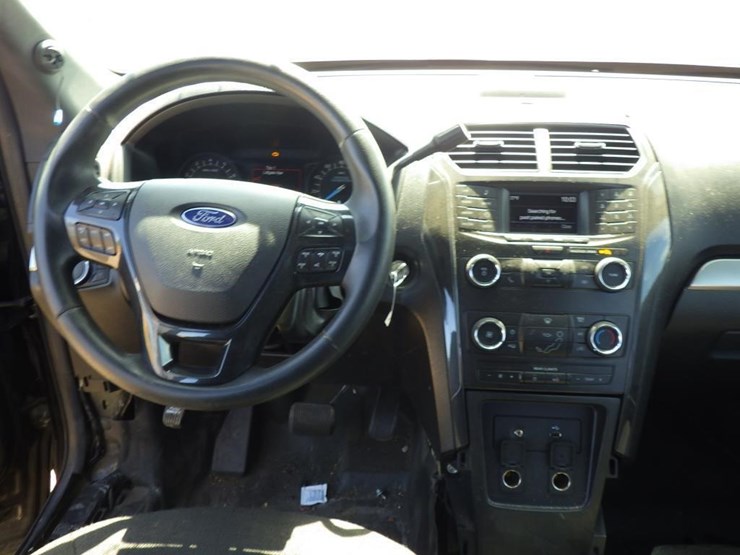 2019-ford-explorer-image-10
