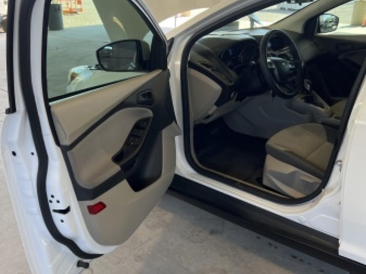 2012-ford-focus-se-sdn-image-20