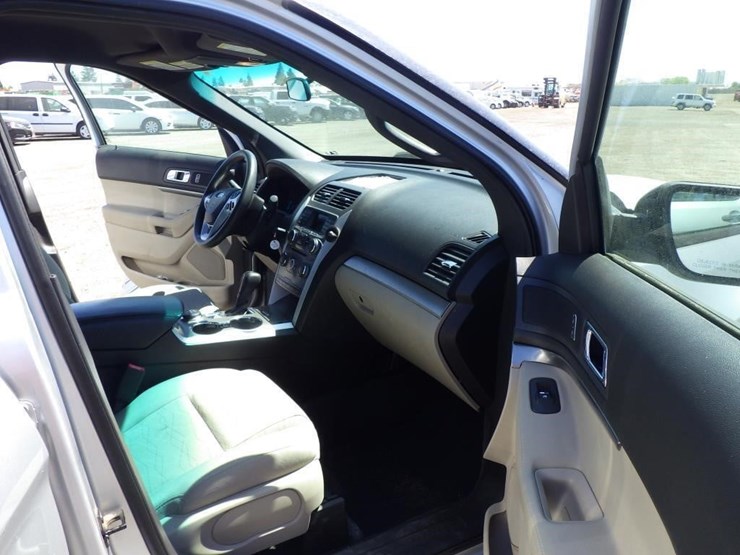 2015-ford-explorer-image-6