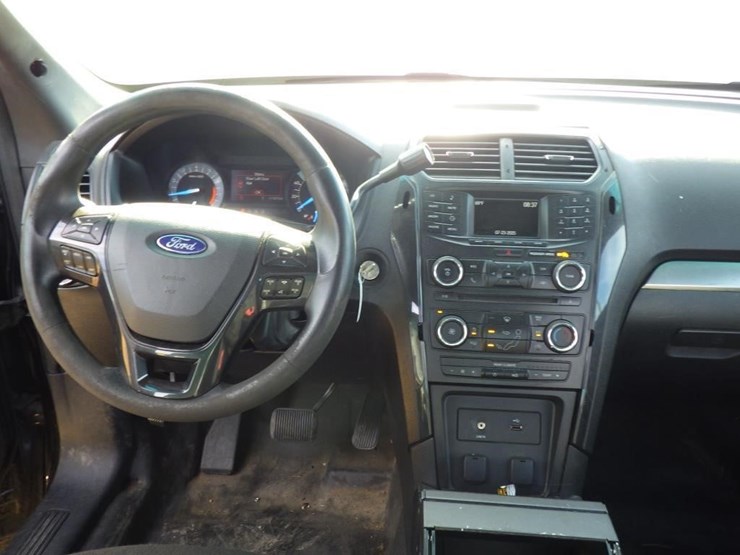 2017-ford-explorer-image-9