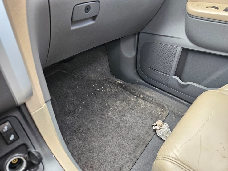 2011-chevrolet-traverse-image-23