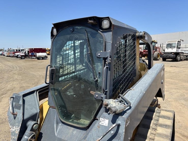 2015-deere-333e-image-18