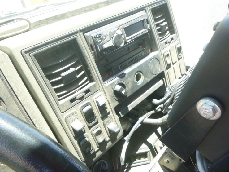 2000-freightliner-fc70-image-21