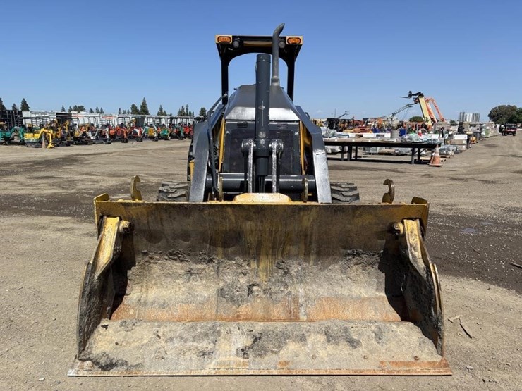 2021-deere-210l-image-6