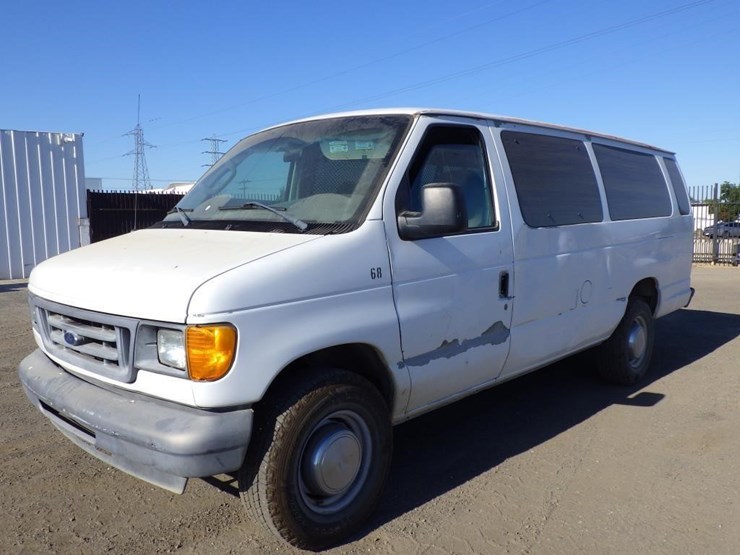 2006-ford-econoline-350-image-2