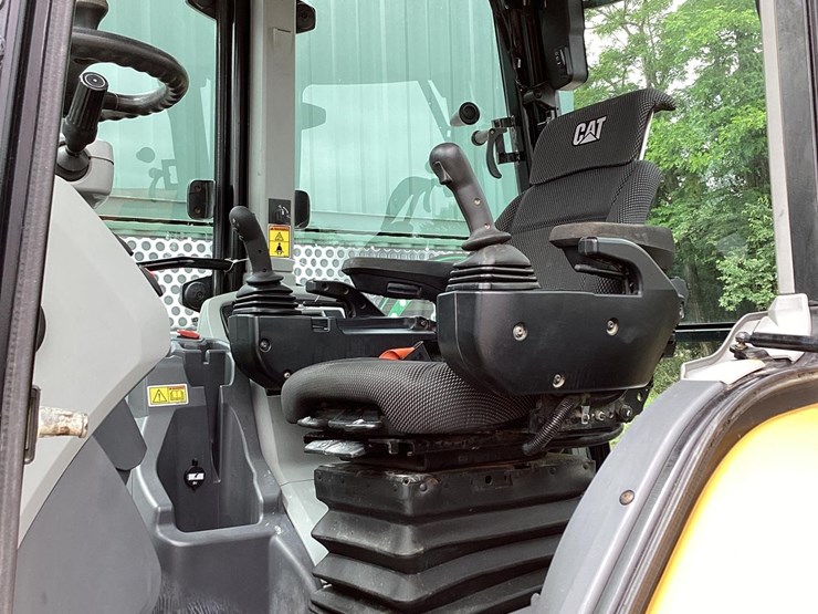 2019-caterpillar-440-image-14