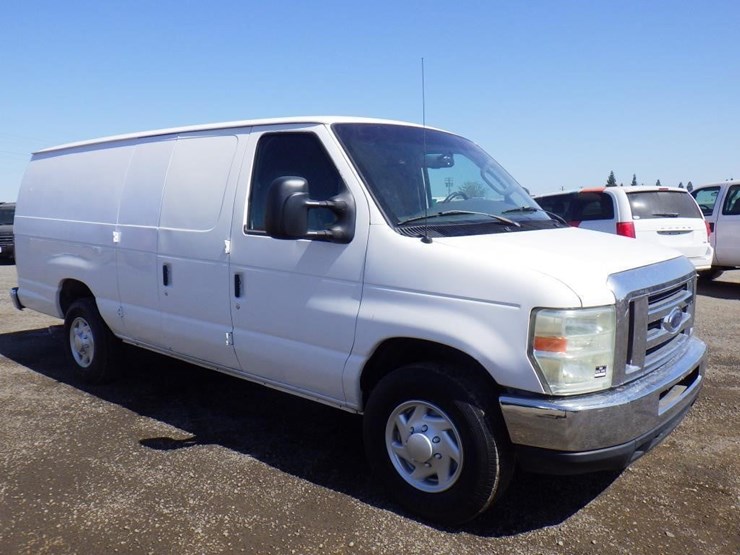 2008-ford-econoline-350-image-2